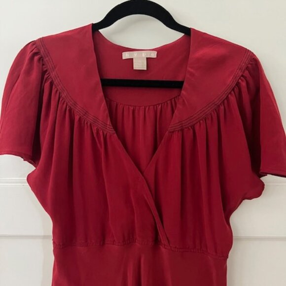 HYPE 100% Silk V-Neck w/ Red Belt - Size 4 - Picture 5 of 6